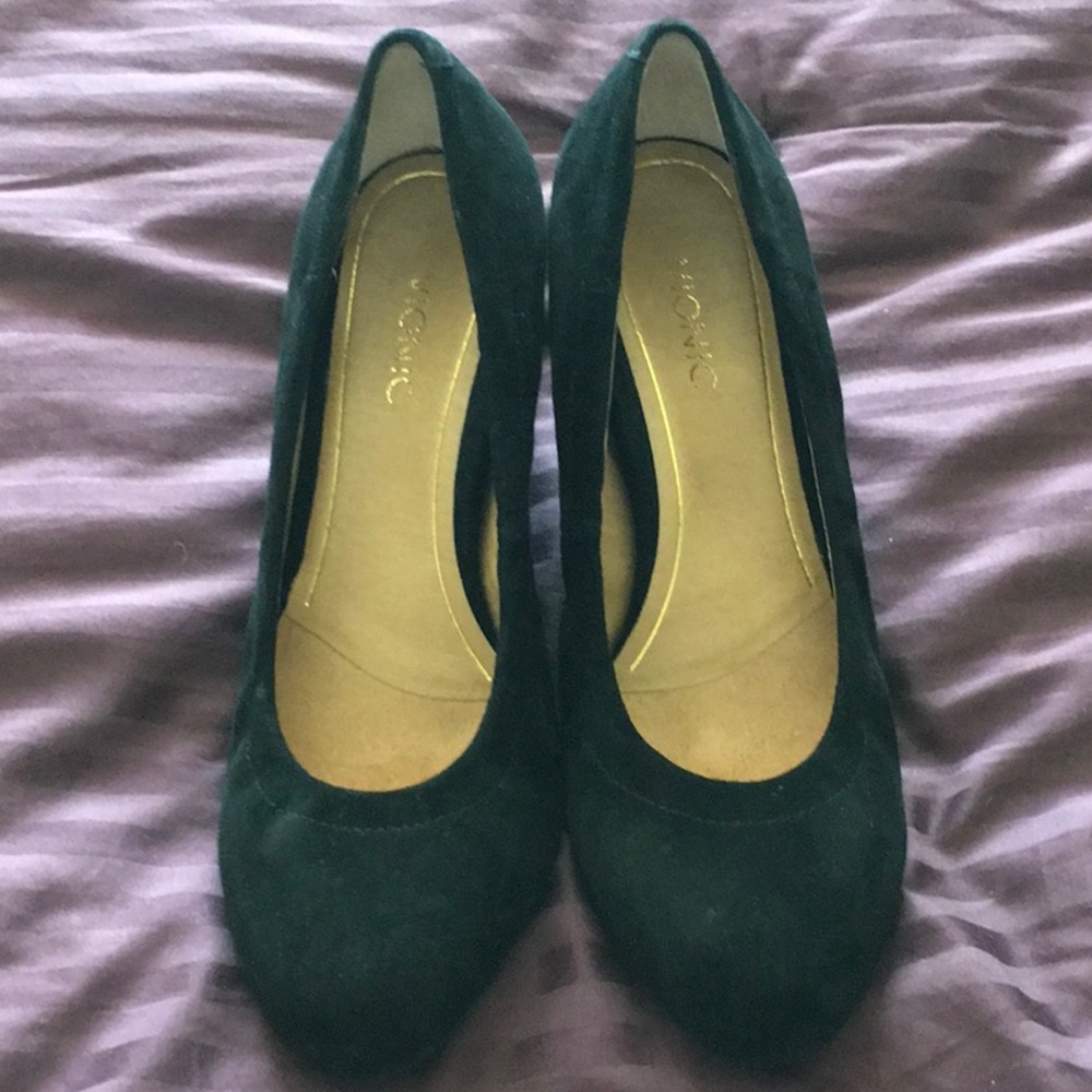☀️SALE☀️Vionic Suede Leather Wedge